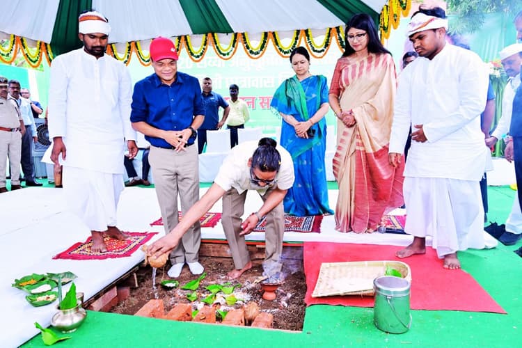 520 बेड वाले आदिवासी छात्रावास का भूमि पूजन करने के बाद बोले हेमंत सोरेन- छात्र-छात्राओं को देंगे सभी संसाधन