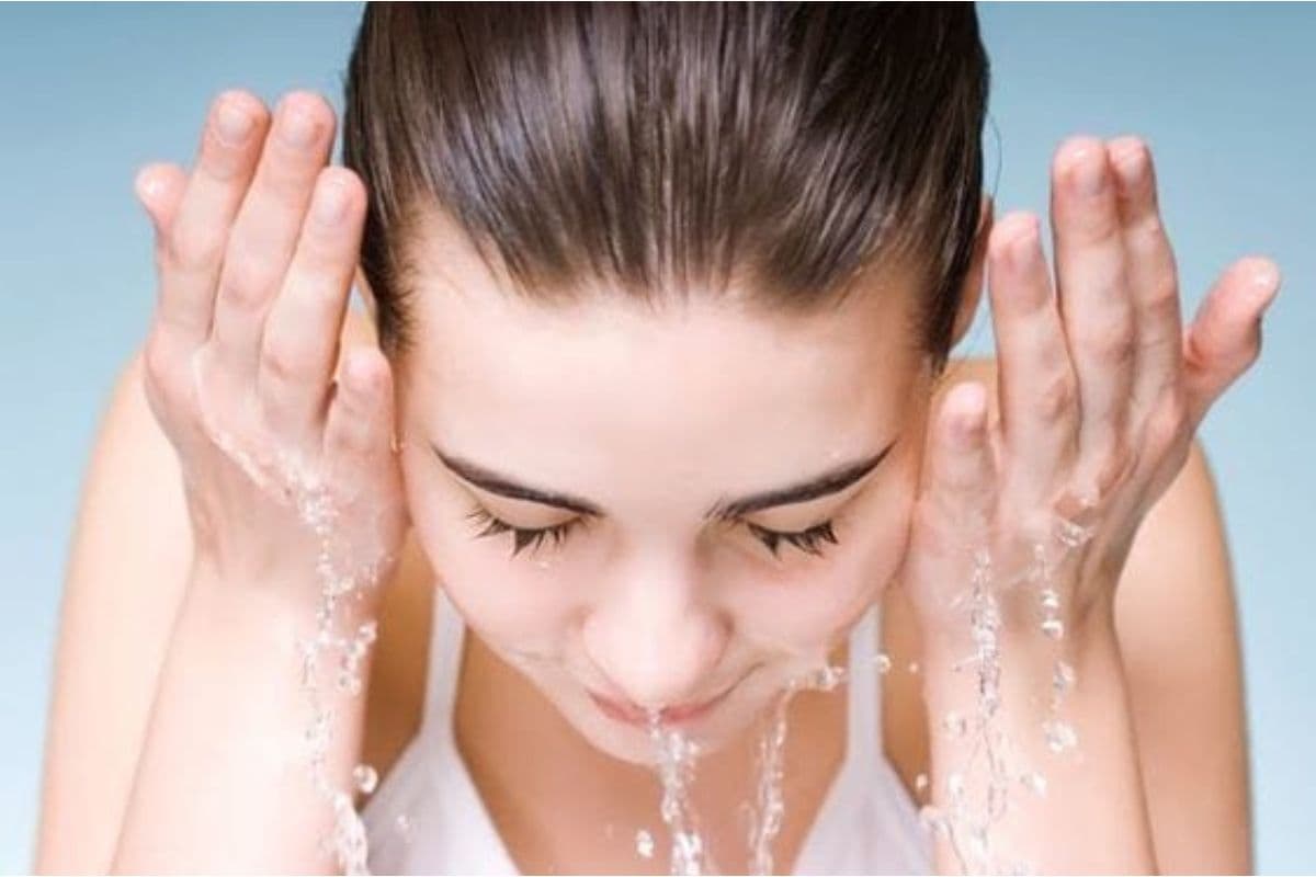 Best Skincare Routine After Washing Face: अगर आपको भी चाहिए ग्लोइंग स्किन,तो फेस वॉश के बाद अपनाएं ये आसान ट्रिक्स