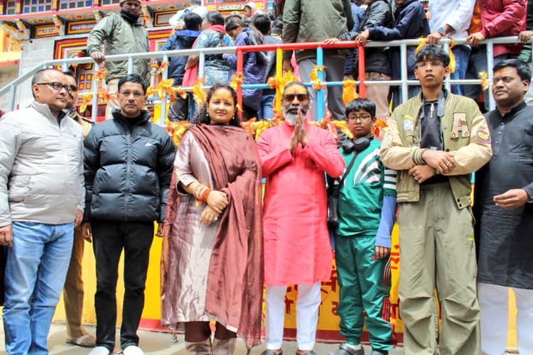 परिवार संग तीर्थ यात्रा पर सीएम हेमंत सोरेन, केदारनाथ के बाद पहुंचे बद्रीनाथ धाम, देखिये तस्वीरें