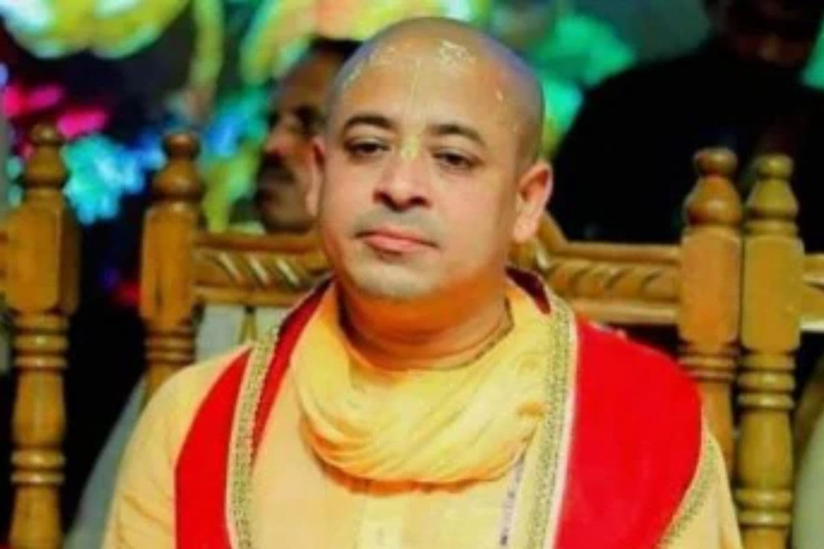 बांग्लादेश में चिन्मय कृष्ण दास पर चार नए मामले, अदालत ने फिर से गिरफ्तारी का आदेश दिया