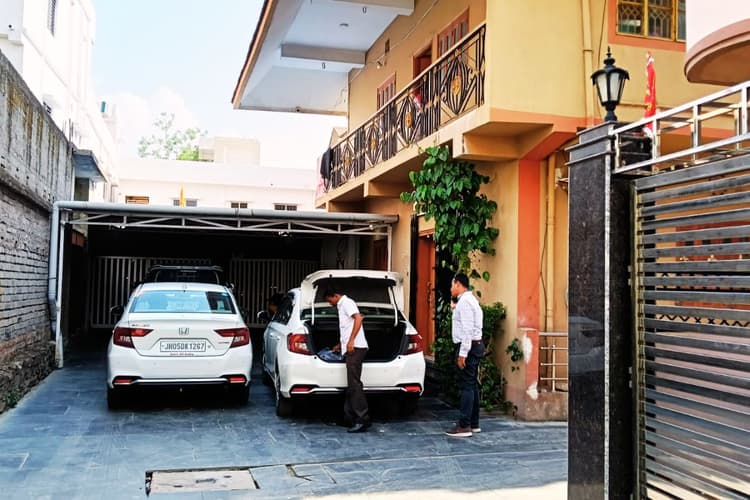 BIG BREAKING NEWS: चाईबासा में पटेल बंधु के घर जीएसटी का छापा