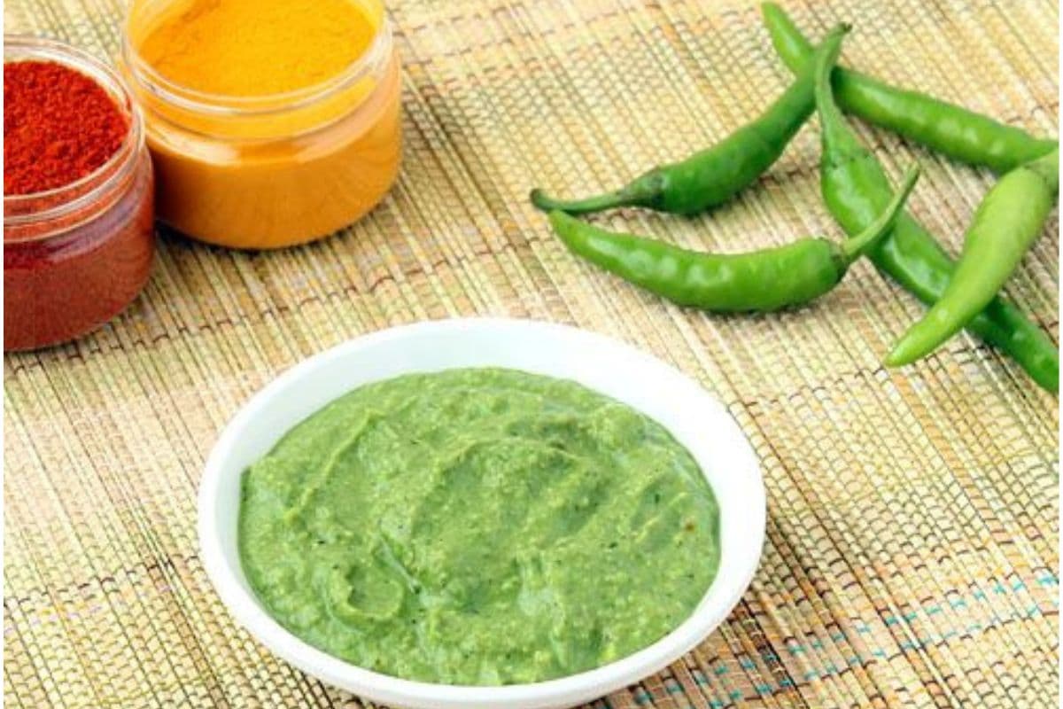 Green Chili Chutney Recipe: क्या आपने खाई है हरी मिर्च की चटनी, नहीं तो जरूर करें ट्राय