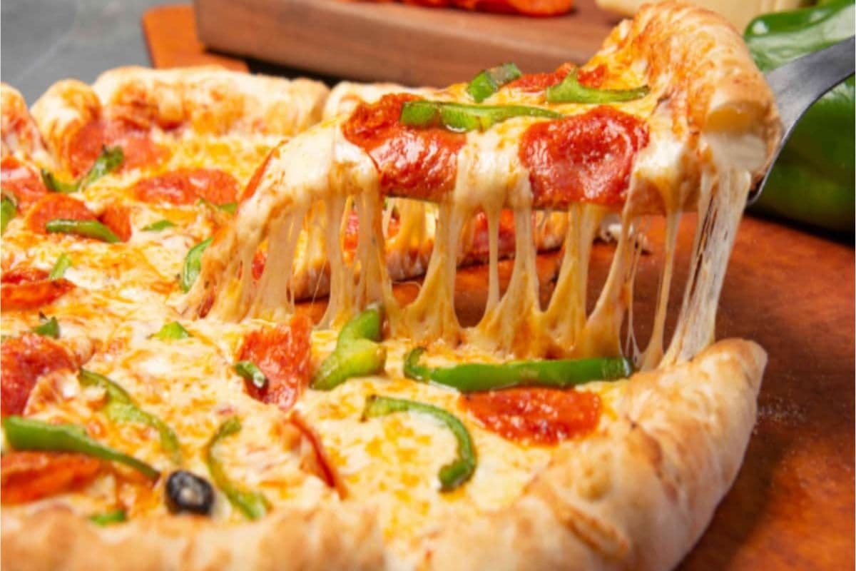 Instant Suji Pizza: बिना ओवन और मैदे के बनाएं टेस्टी पिज्जा कुछ ही मिनटों में