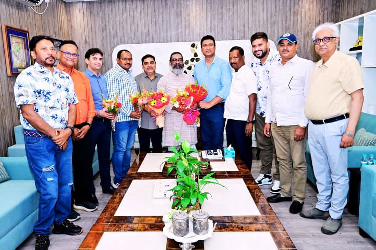 JSCA के नवनिर्वाचित अध्यक्ष अजय नाथ शाहदेव अपनी टीम के साथ सीएम हेमंत सोरेन से मिले