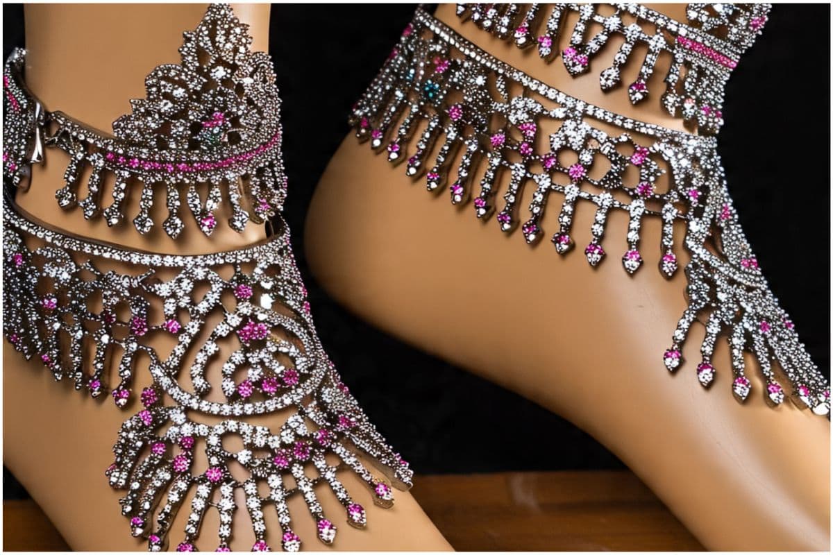 Latest Fancy Payal Design: आपको भी चाहिए महरानियों का लुक तो पहनें लेटेस्ट फैंसी पायल