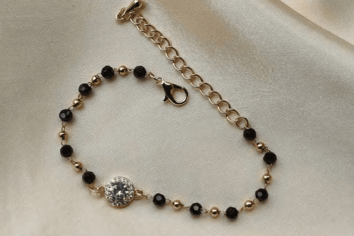 8. सिंपल गोल्ड प्लेटेड मंगलसूत्र ब्रेसलेट | Simple Gold Plated Mangalsutra Bracelet