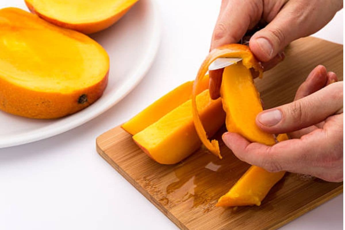 Mango Peel Sharbat Recipe: वेस्ट टू टेस्ट,आम के छिलकों से बनाएं लाजवाब देसी ड्रिंक