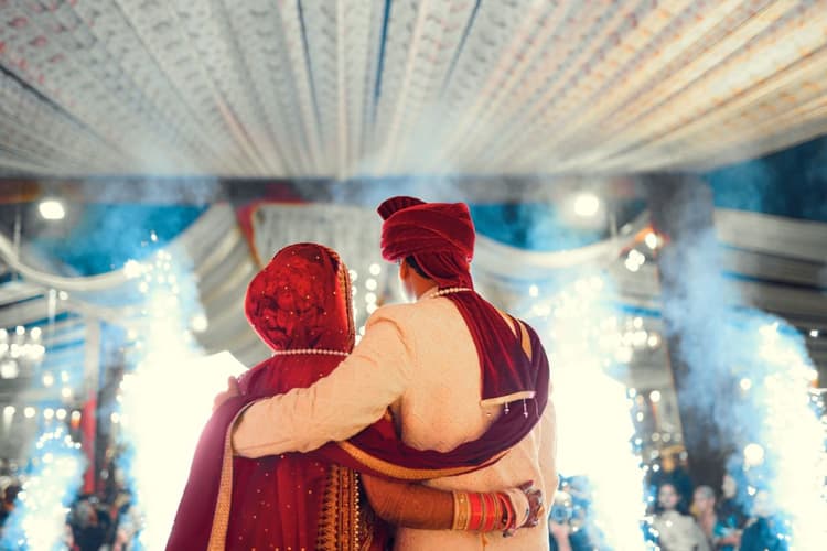 Muzaffarpur Love Affair: सभी बंधनों को तोड़ प्रेमी के साथ युवती ने रचाई शादी, हुआ भारी बवाल, वीडियो अपलोड कर क्या कहा