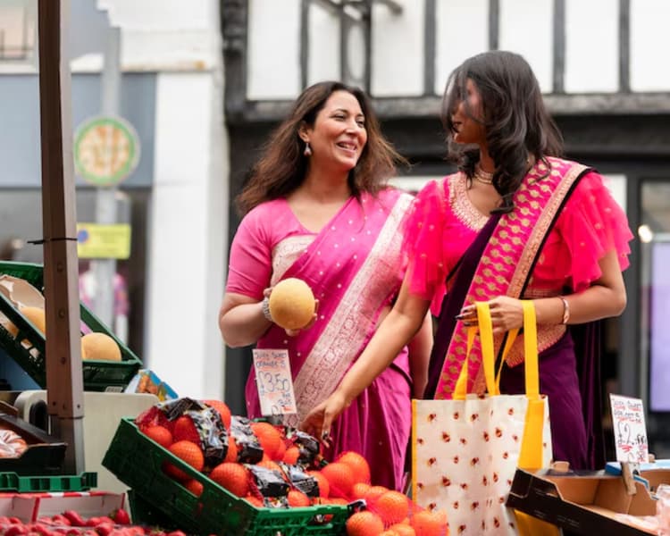 यहां केवल महिलाओं को ही है बिजनेस की इजाजत, खास ड्रेस पहनकर लगाती हैं दुकान