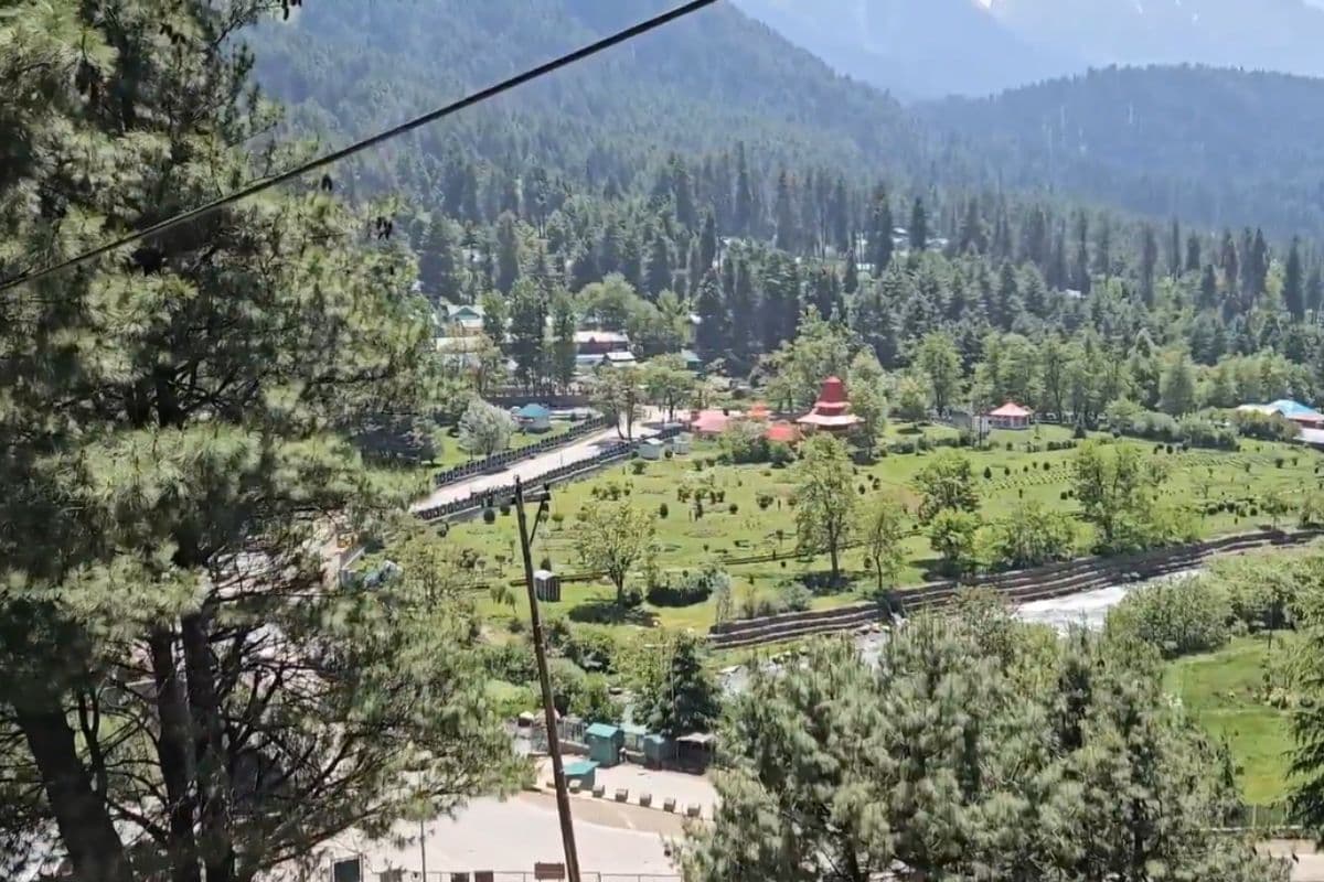 Pahalgam Terrorist Attack: टूरिस्ट प्लेस, होटल और सड़कें सुनसान! पहलगाम में हमले के एक महीने बाद ऐसा है मंजर