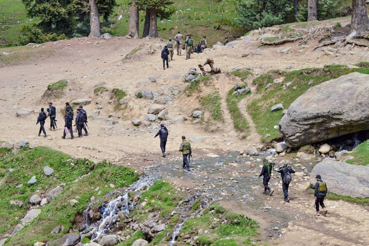 Pahalgam Terror Attack: SC में पर्यटकों की सुरक्षा की मांग वाली याचिका खारिज, याचिकाकर्ता को लगाई फटकार