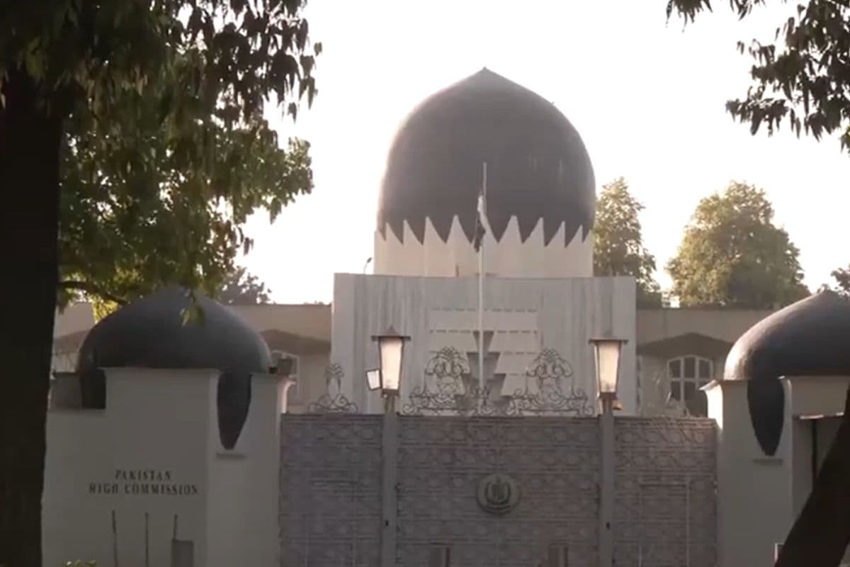 India Pakistan Conflict: भारत ने पाकिस्तान हाई कमीशन के अधिकारी को किया बाहर, 24 घंटे में छोड़ना होगा देश