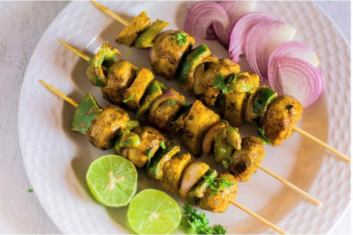 Paneer Mushroom Tikka Recipe: जायके का धमाका,पनीर और मशरूम का तंदूरी फ्यूजन