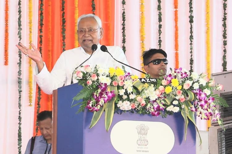 बिक्रमगंज की जनसभा में सीएम नीतीश ने विपक्ष को लिया आड़े हाथ, बोले- 'उनको बस क्रेडिट चाहिए'