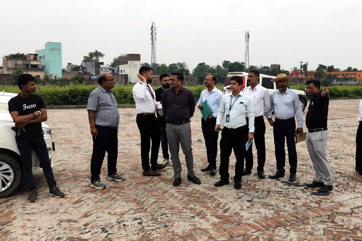 एयरपोर्ट अथॉरिटी ऑफ इंडिया की टीम