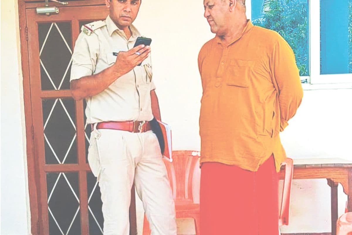 बोधया में भिक्षुक के रूप में छिपा था बांग्लादेशी, खुलासा होने के बाद भिक्षुओं की खंगाली जा रही है कुंडली