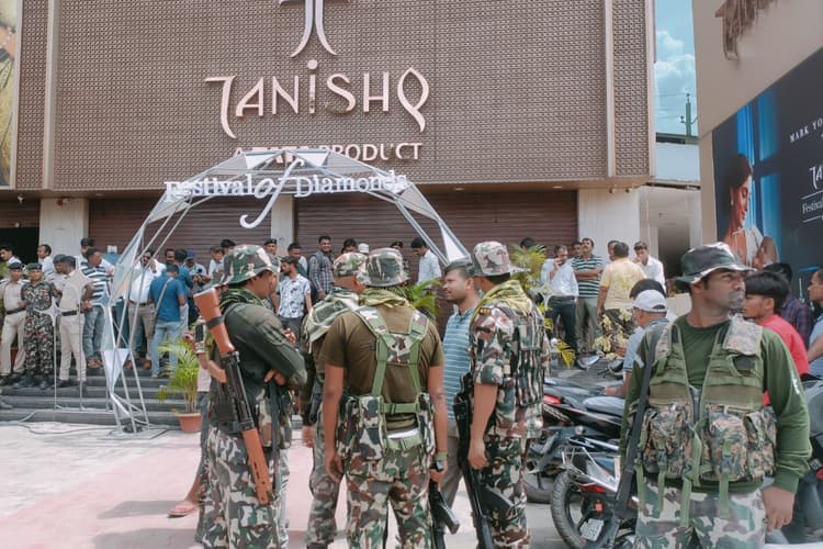 Tanishq Showroom Robbery Case: लूटे गये 3.70 करोड़ के गहनों को आसमान खा गया या धरती निगल गयी, इस वजह से उठ रहे सवाल