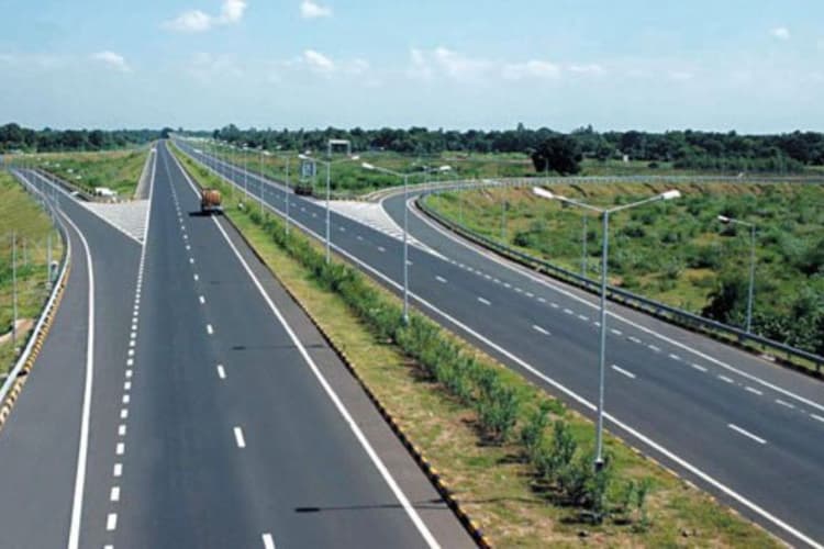 पूर्वांचल और बुंदेलखंड एक्सप्रेसवे पर मिलेगी वर्ल्ड क्लास सुविधाएं, बनाया जाएगा ई-वे हब्स