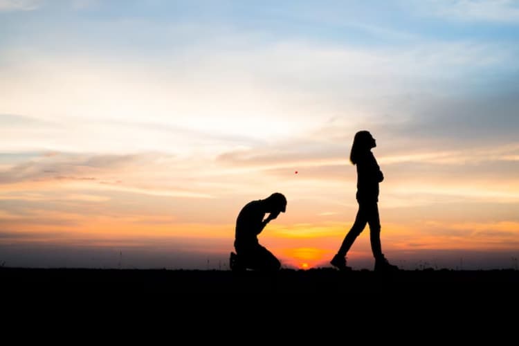 ब्रेकअप से पहले लड़कियां देती है ये 5 संकेत, इशारा समझकर शुरू करें यह काम, जिंदगी लगेगी रंगीन