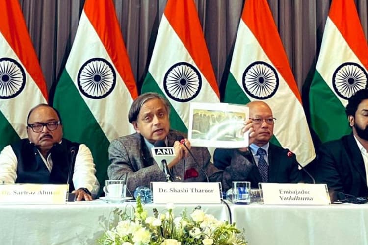 'आतंकियों की मौत पर संवेदना, पीड़ितों के लिए नहीं', शशि थरूर ने कोलंबिया की धरती पर उसी को घेरा