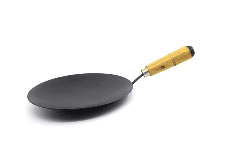 Tawa Vastu Tips: क्या रात में तवा धोना सही?