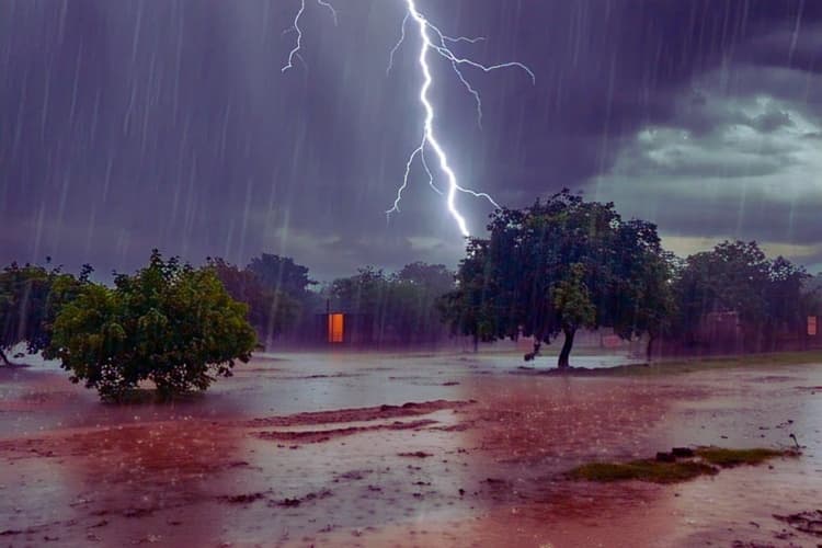 Bihar Rain Alert: गोपालगंज-औरंगाबाद में तेज आंधी बारिश से मौसम हुआ खुशनुमा, 22 मई तक के लिए IMD का अलर्ट