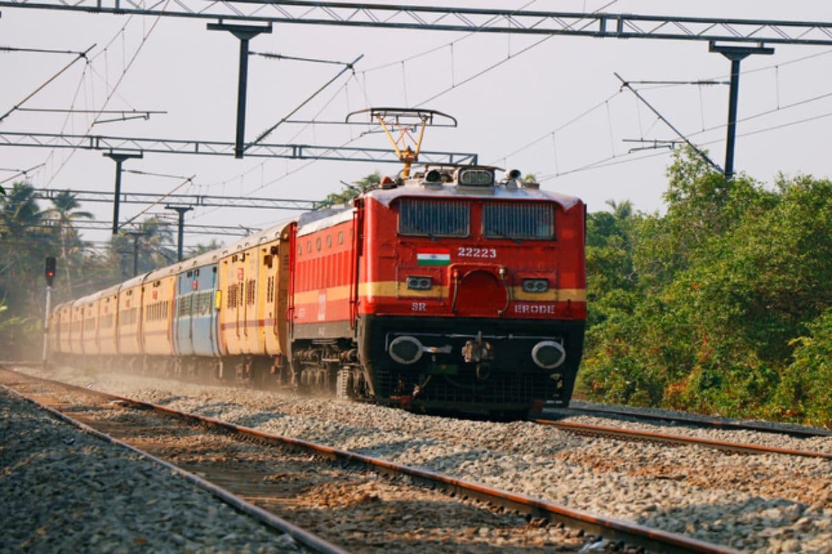 Bihar Special Train: रेलवे प्रशासन ने की बड़ी घोषणा, दिल्ली-दरभंगा के बीच चलने वाली स्पेशल ट्रेन छपरा से गुजरेगी