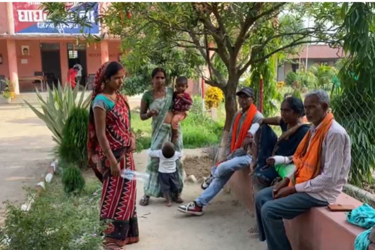 झारखंड में डायन-बिसाही के शक में पति, पत्नी और बेटे पर लाठी-डंडे और तलवार से हमला, ऐसे बची जान