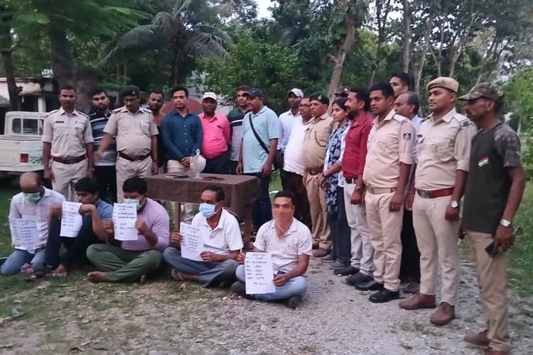 बिहार के अररिया में 2.157 किलो कोबरा विष के साथ 6 तस्कर गिरफ्तार, अंतरराष्ट्रीय तस्करी रैकेट का भंडाफोड़