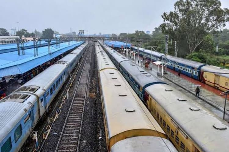 Muzaffarpur News: मुजफ्फरपुर में नए रेलवे स्टेशन का प्रस्ताव, जोन की टीम ने किया ट्रैक निरीक्षण