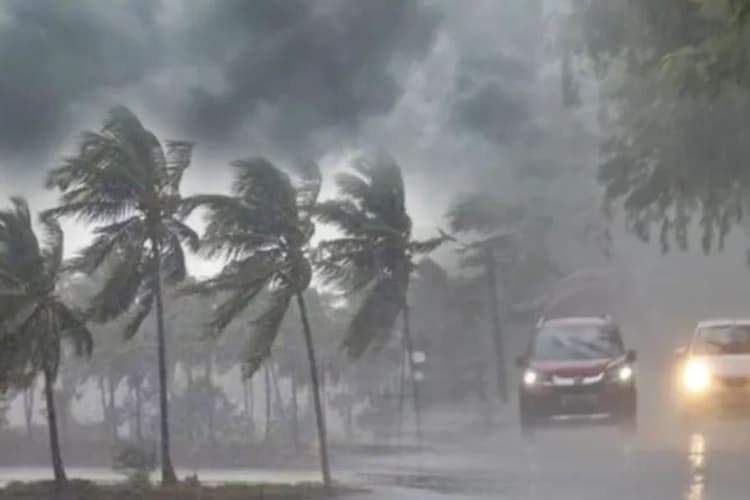 बिहार में बारिश और वज्रपात को लेकर चेतावनी जारी, अगले तीन दिनों के अंदर दिखेगा बारिश और बाढ़ का कहर