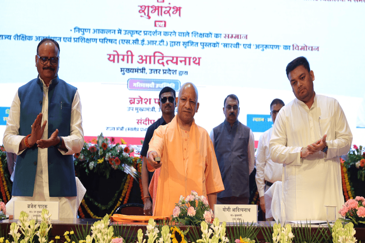 "बेसिक शिक्षा में क्रांति: सीएम योगी ने किया 3300 करोड़ की परियोजनाओं का शुभारंभ, हर बच्चा पाएगा गुणवत्तापूर्ण शिक्षा"