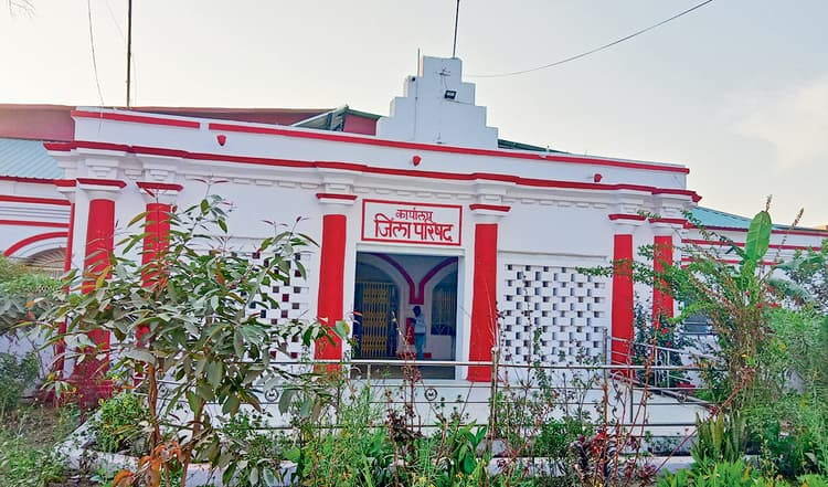 Saran News : योजनाओं के बंटवारे में गड़बड़ी का आरोप, मामला पहुंचा हाइकोर्ट