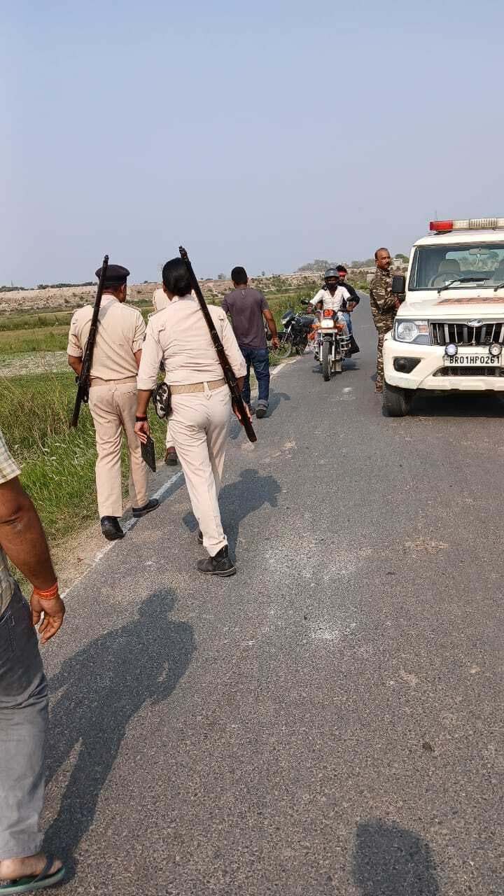 Motihari: बैंक जा रहे व्यक्ति से हथियार दिखा दो लाख की लूट