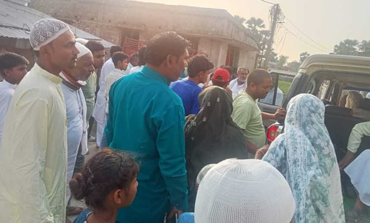 Motihari: ननिहाल से लौट रही बच्ची की बस की ठोकर से मौत