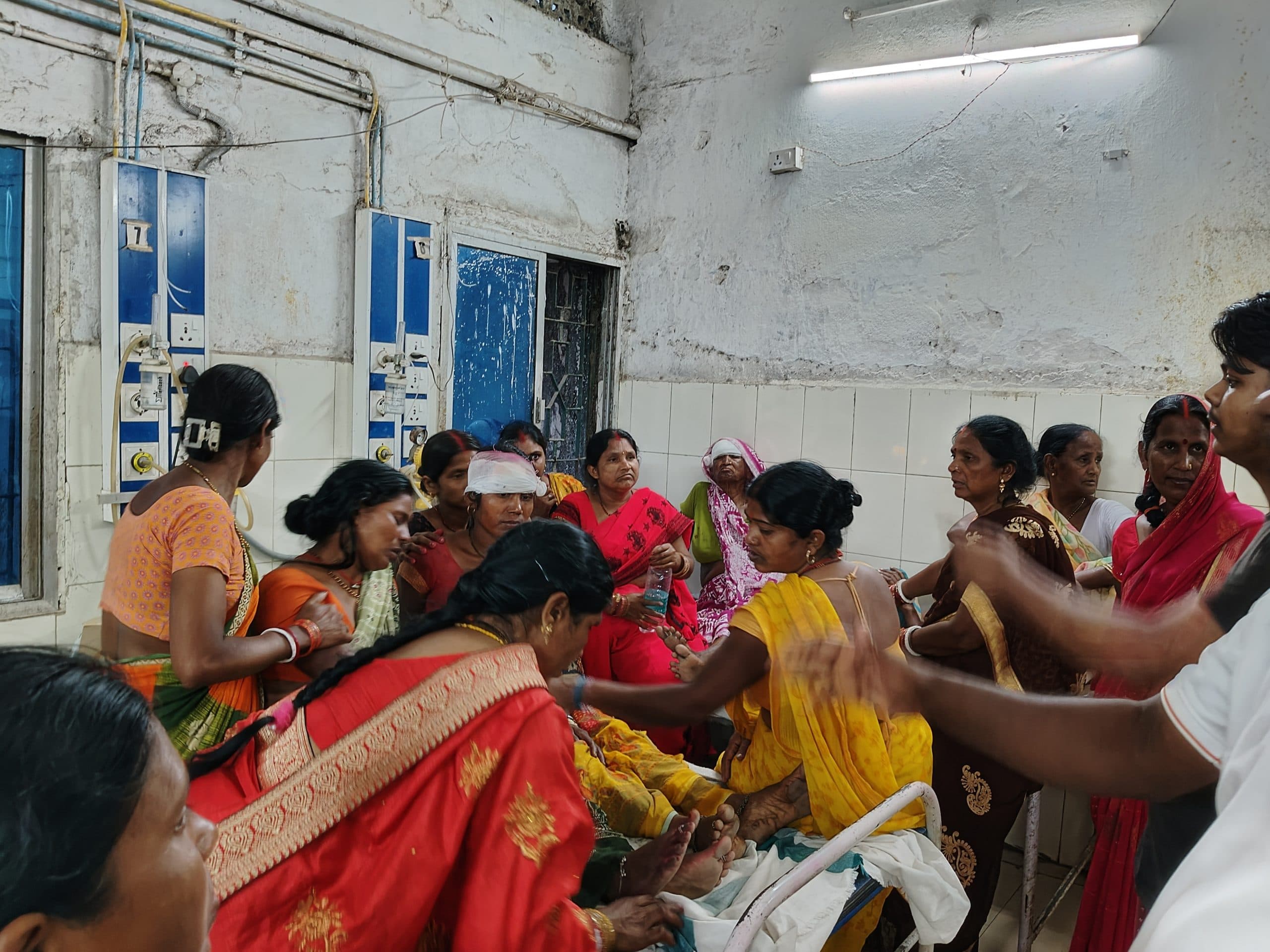 ट्रैक्टर ने युवक को कुचला, बेटे की बची जान