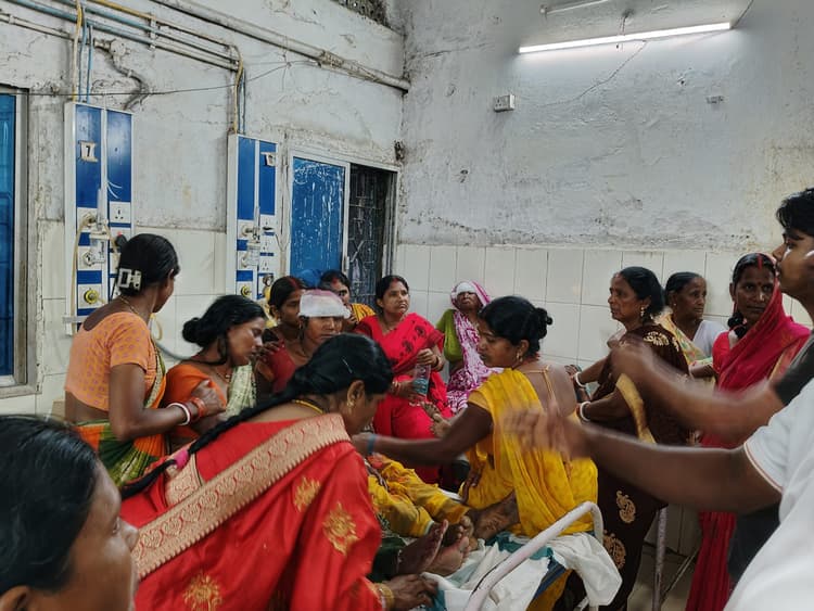 ट्रैक्टर ने युवक को कुचला, बेटे की बची जान