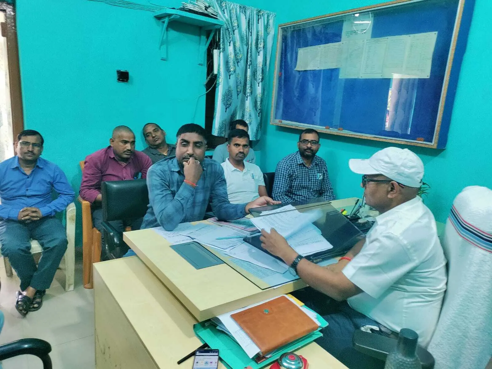 आवास योजना के कार्य में की प्रगति की हुई समीक्षा