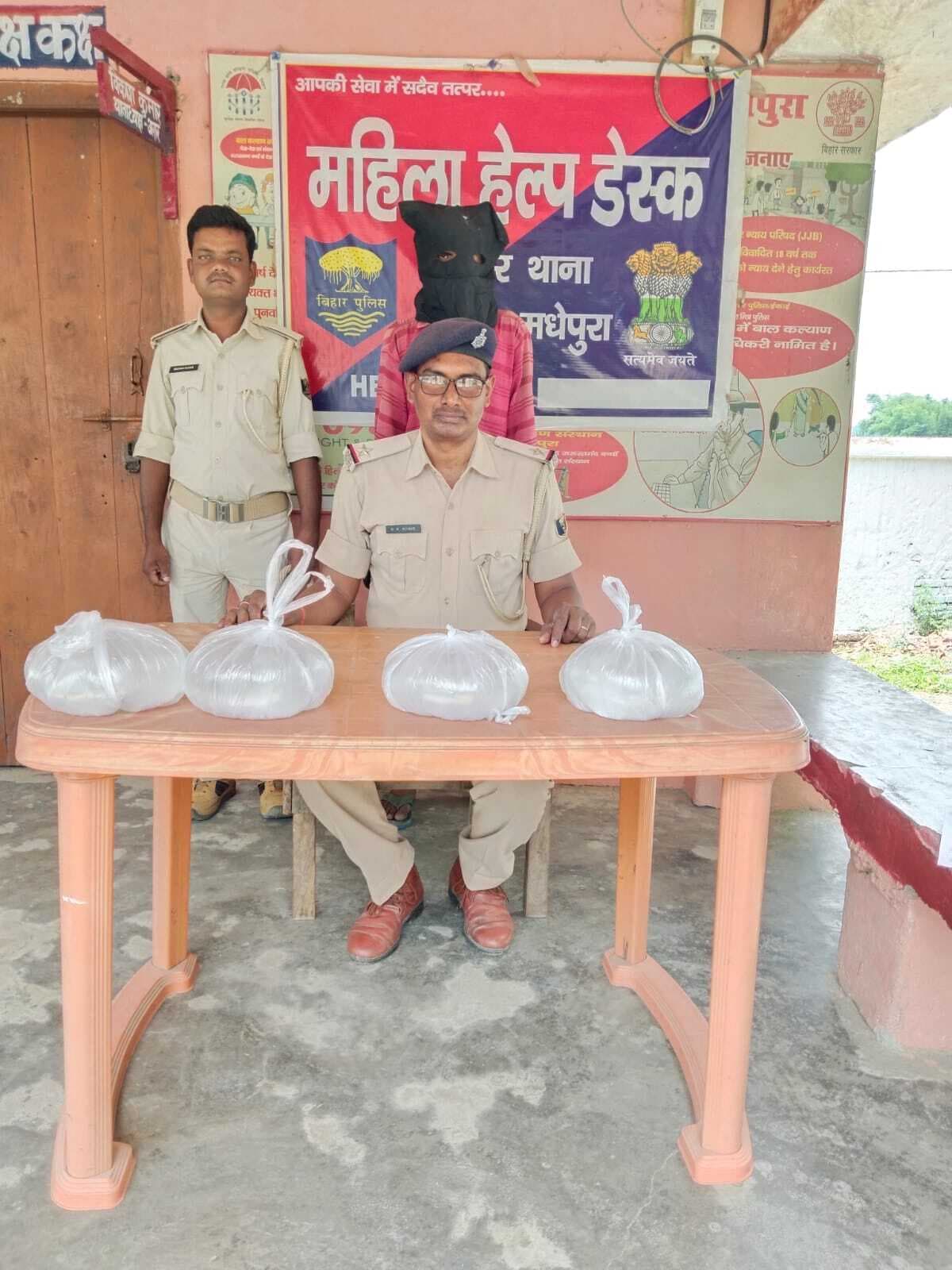 10 लीटर देसी शराब के साथ एक गिरफ्तार