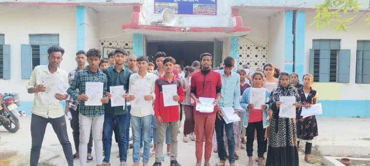 Motihari: मैट्रिक व इंटर कंपार्टमेंटल सह स्पेशल परीक्षा शुरू