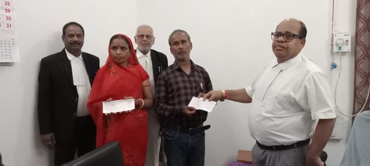 ट्रैक्टर चालक की लापरवाही से हुई थी मौत, 34.92 लाख मिला मुआवजा