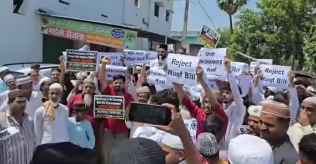 वक्फ संशोधन के खिलाफ हमजापुर में हुआ विरोध-प्रदर्शन
