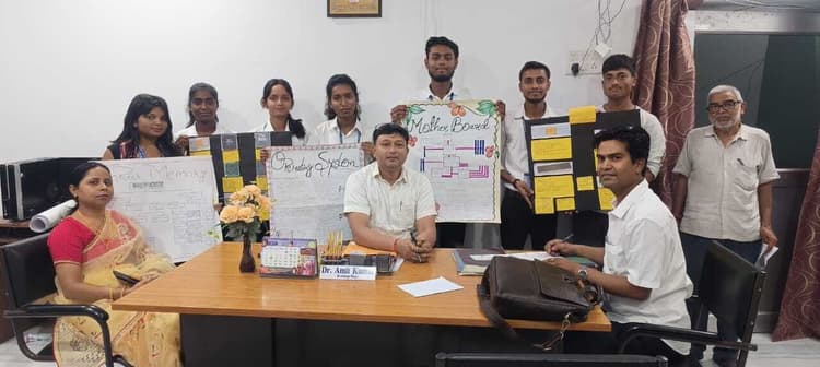 कंप्यूटर विज्ञान के अनुप्रयोगों को चार्ट पेपर पर किया प्रस्तुत