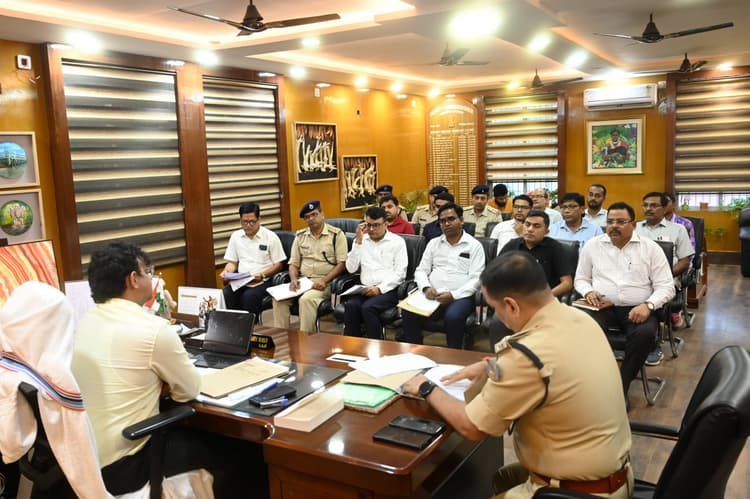 नीट की परीक्षा से पहले करें छापेमारी