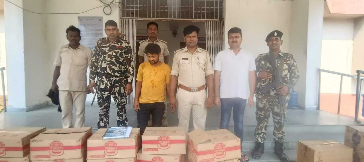 पांच सौ लीटर शराब के साथ पिकअप वैन जब्त, एक तस्कर गिरफ्तार