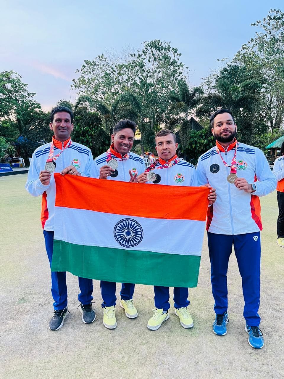 चंदन की टीम को लॉन बॉल्स में सिल्वर मेडल मिलने से गढ़ी कुर्मा गांव में खुशी