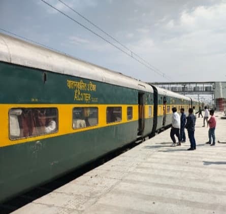 ट्रेन में बढ़ी आरक्षित कोचों की संख्या