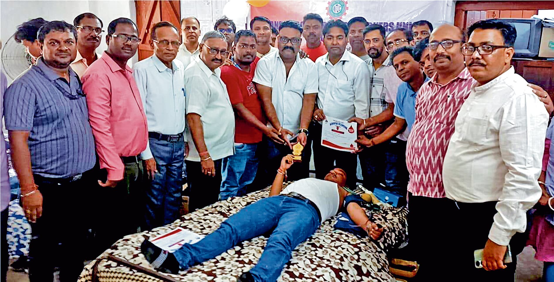 यूनियन का 78वां स्थापना दिवस, इंटक के बर्नपुर ऑफिस में लगाया गया रक्तदान शिविर