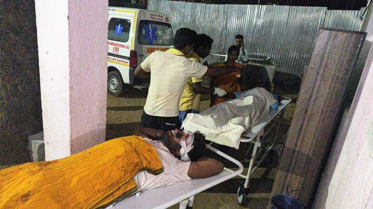 सड़क दुर्घटना में तीन घायल ,रेफर