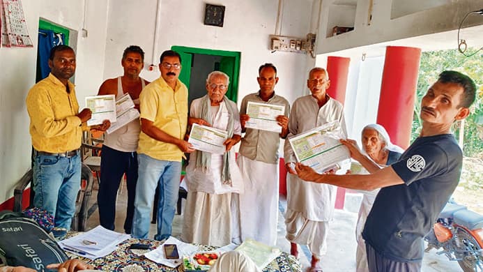 Jehanabad : उसरी और भदसारा गांव के किसानों के बीच बांटा गया मृदा स्वास्थ्य कार्ड
